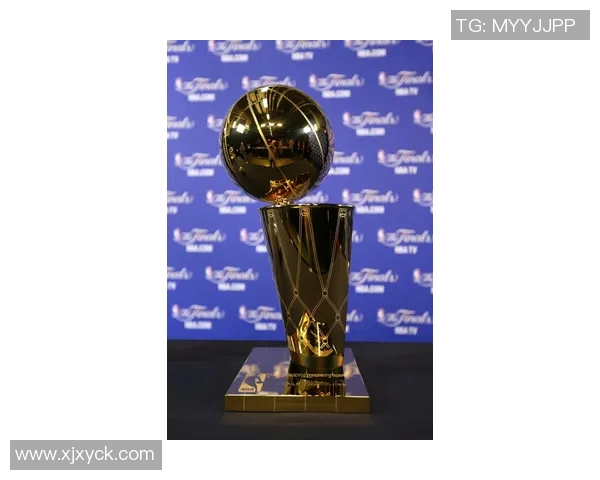 聚焦NBA总冠军奖杯背后的荣耀与历史，探索其象征意义与篮球传奇