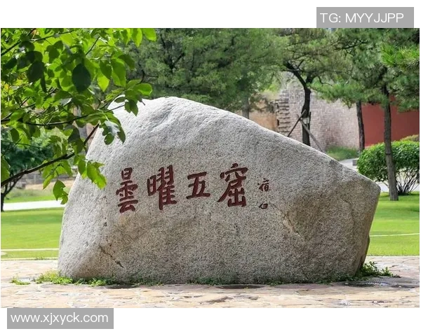 世界足球巨星雕像盘点哪些传奇球员曾被铭刻于石雕之中